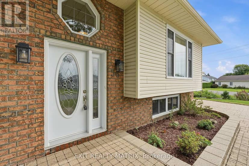 56 Isabelle Street — photo 3 of 40
