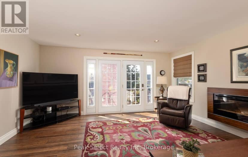 318 Elizabeth Street — photo 15 of 40