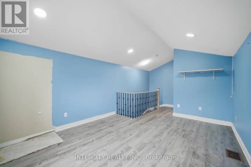42 Mosley Crescent — photo 35 of 40