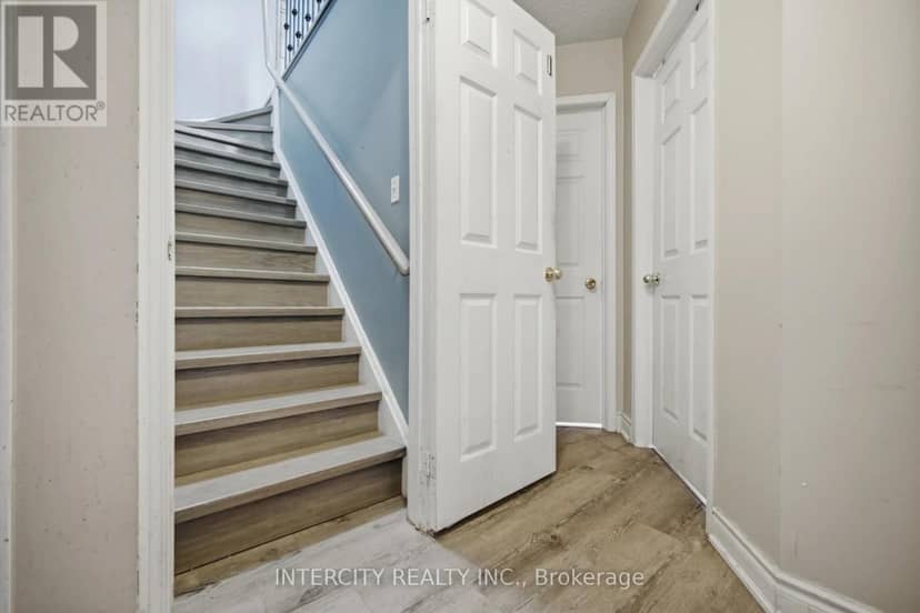 42 Mosley Crescent — photo 32 of 40