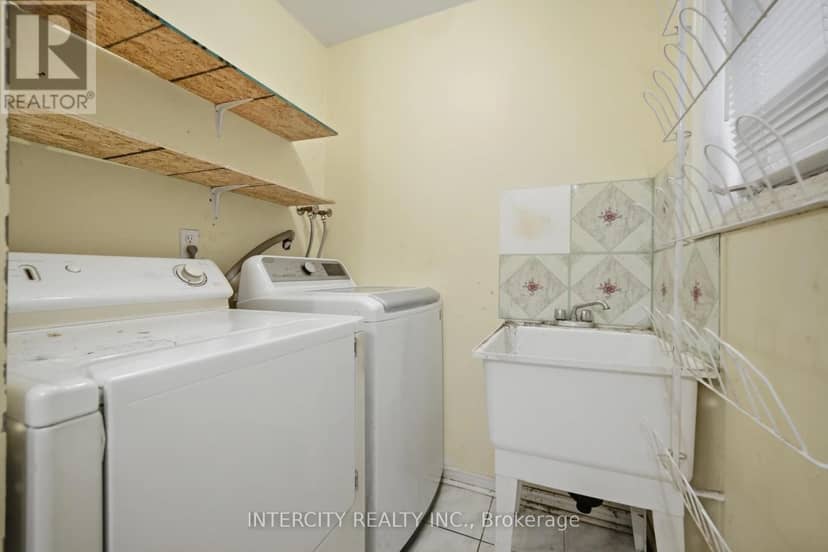 42 Mosley Crescent — photo 37 of 40