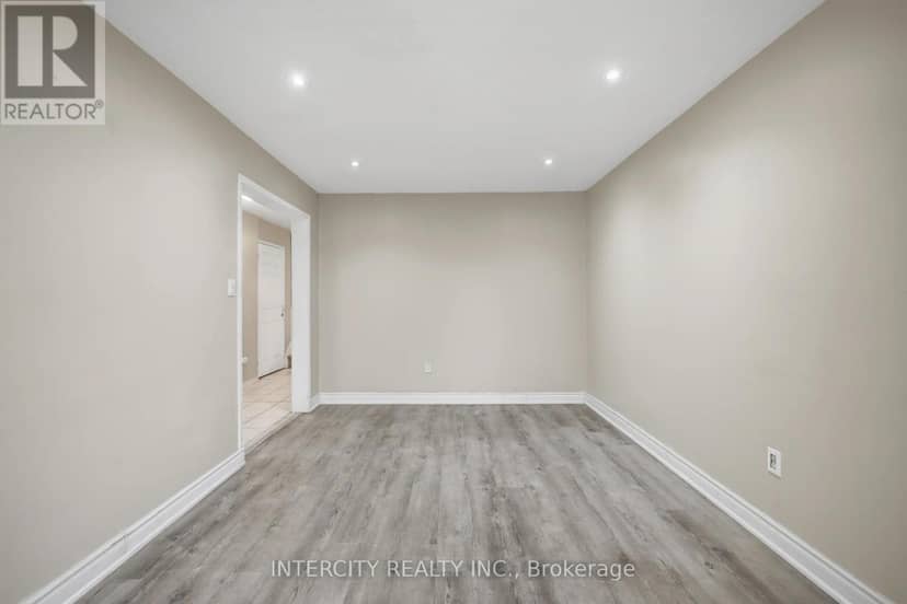 42 Mosley Crescent — photo 8 of 40