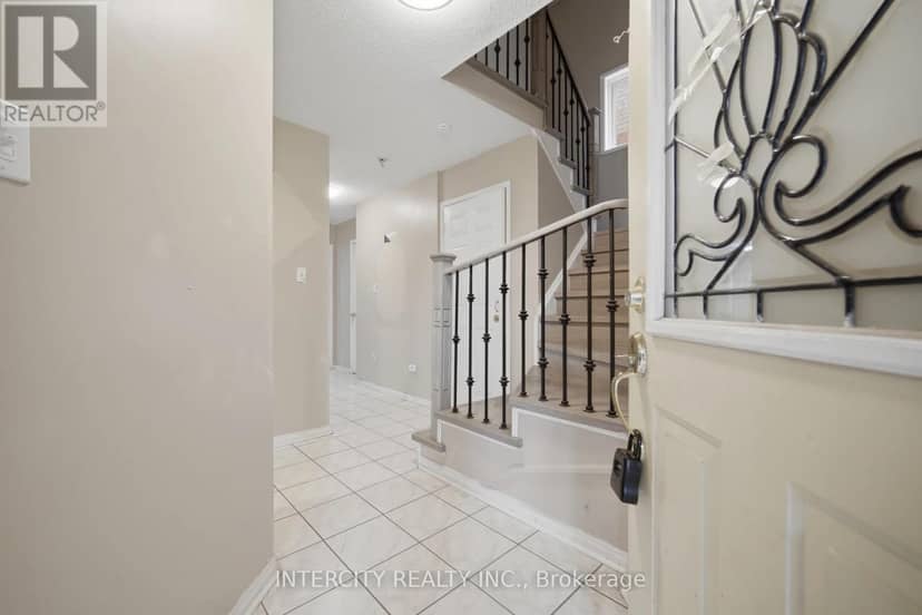 42 Mosley Crescent — photo 6 of 40