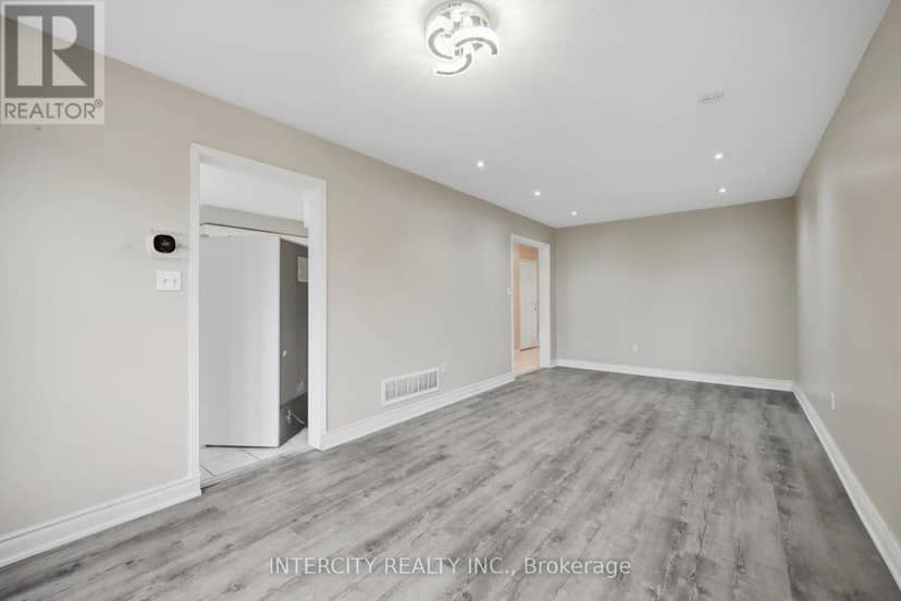 42 Mosley Crescent — photo 7 of 40