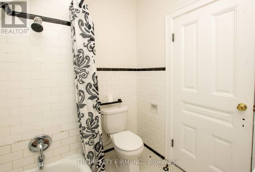 772-774 Queens Avenue — photo 33 of 40