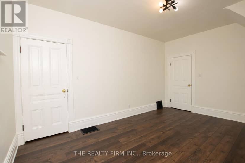 772-774 Queens Avenue — photo 35 of 40