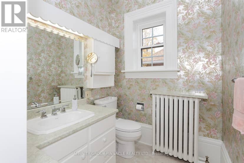 12 Russell Street E — photo 25 of 40