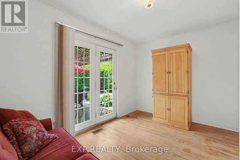16 Elmsley Crescent — photo 15 of 38