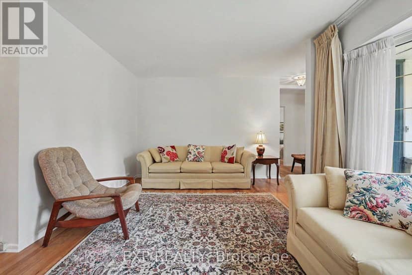16 Elmsley Crescent, Ottawa, photo 4