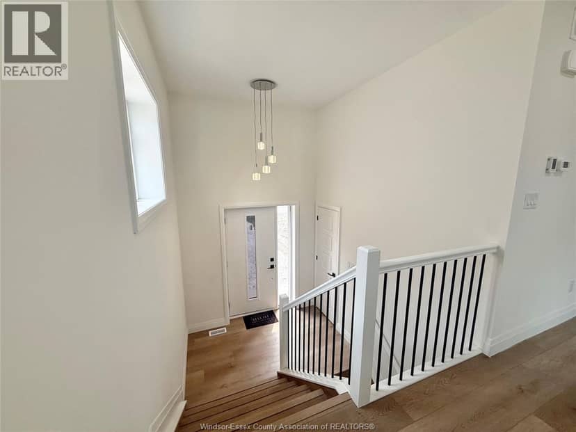 207 Ross Crescent, Colchester, photo 3