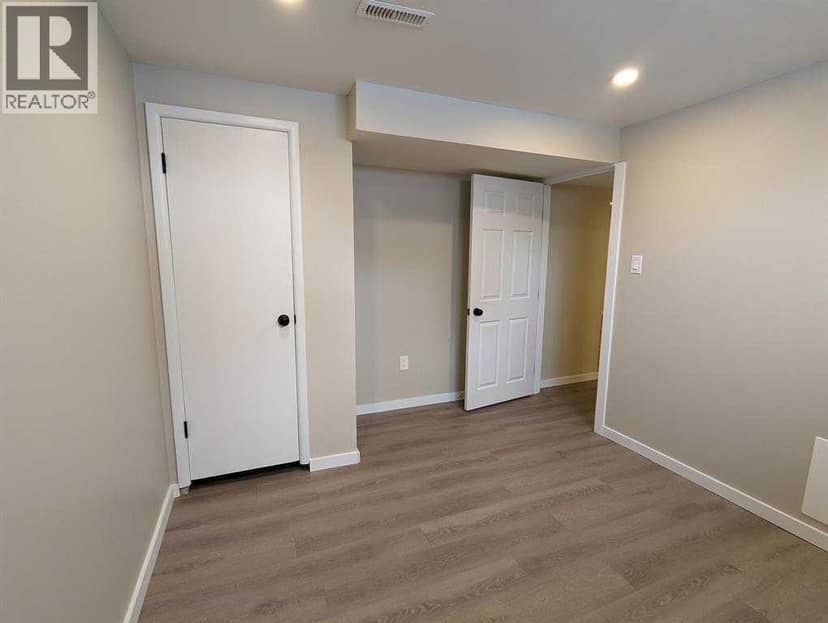 65 14 Street NW — photo 16 of 29