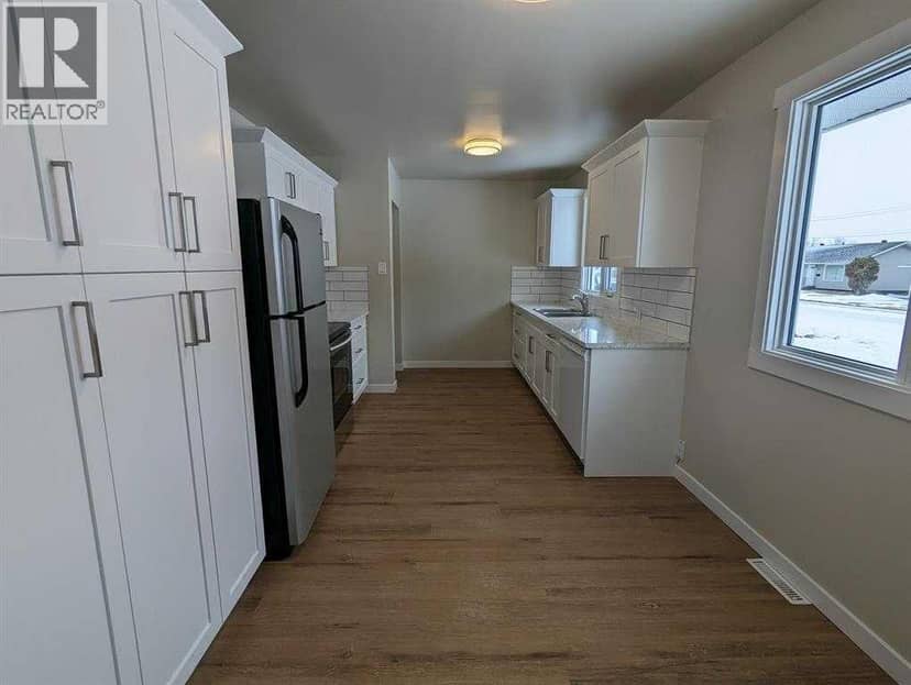 65 14 Street NW, Medicine Hat, photo 7