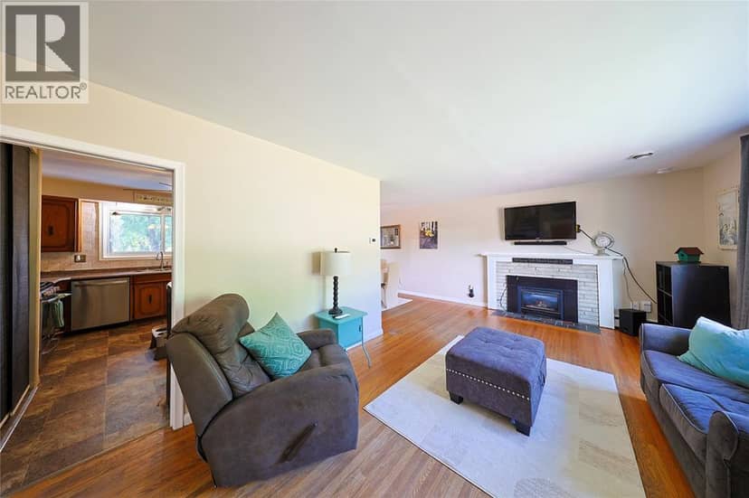 1043 Talfourd STREET — photo 14 of 40