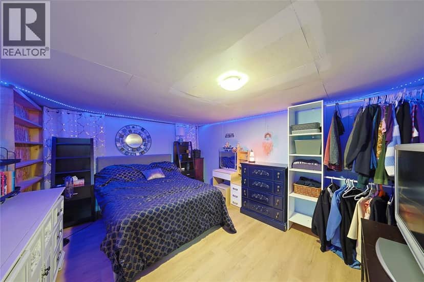 1043 Talfourd STREET — photo 34 of 40
