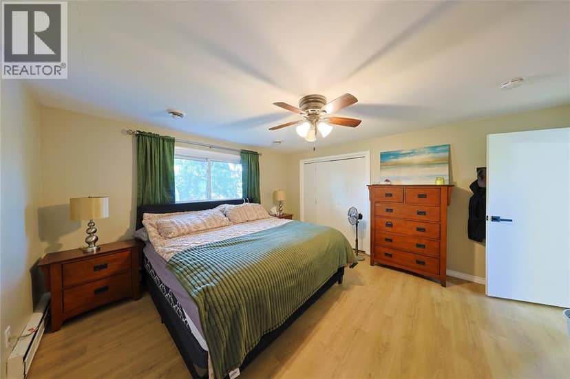 1043 Talfourd STREET — photo 26 of 40