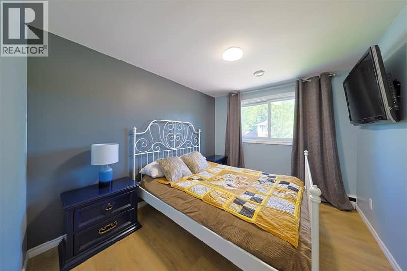 1043 Talfourd STREET — photo 23 of 40