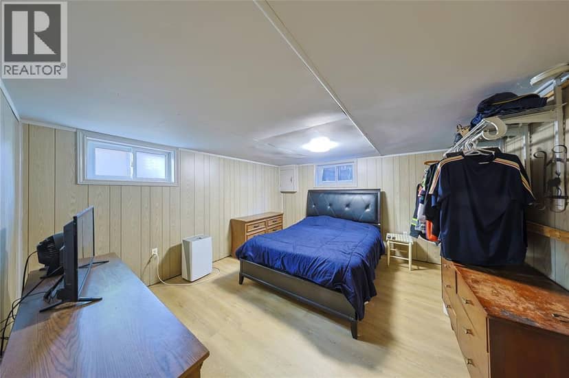 1043 Talfourd STREET — photo 33 of 40