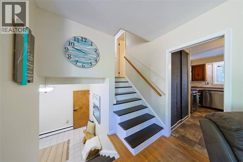 1043 Talfourd STREET — photo 13 of 40