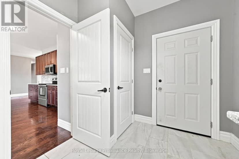 402 Black Road — photo 16 of 40