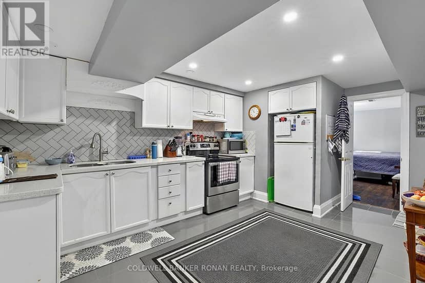 8 McCarthy Crescent — photo 34 of 40