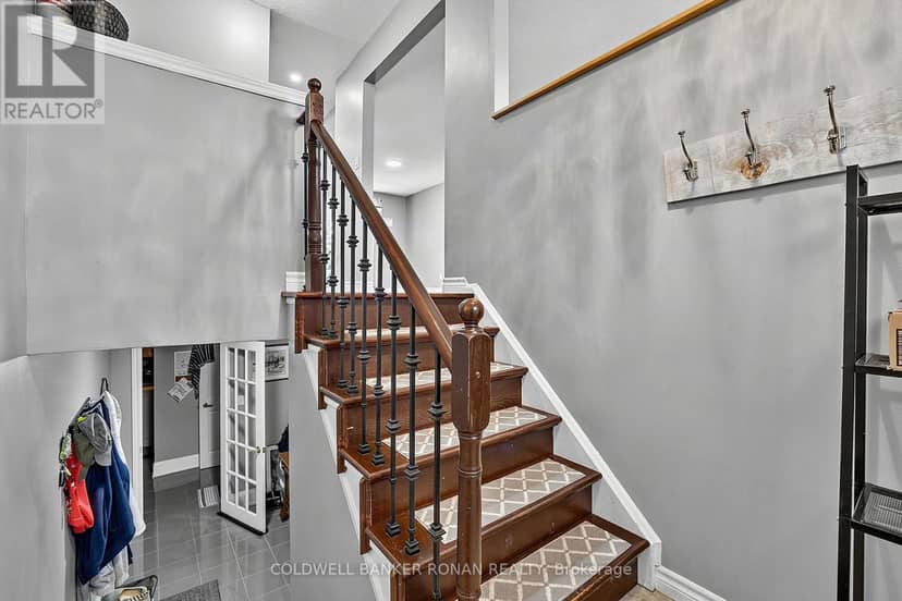 8 McCarthy Crescent — photo 5 of 40