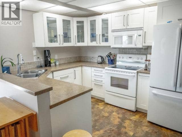 120 Seine Square — photo 4 of 29