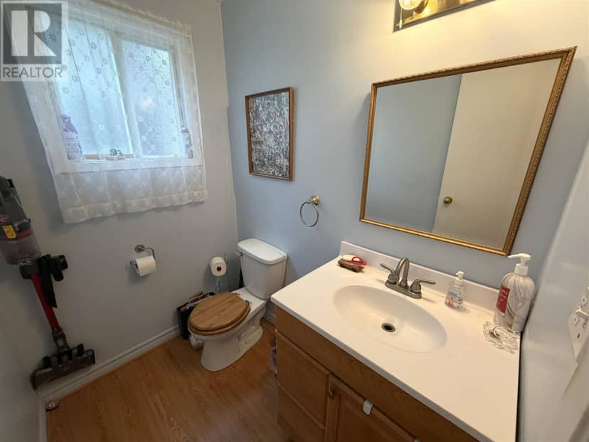 3 Stewart CRES — photo 11 of 26