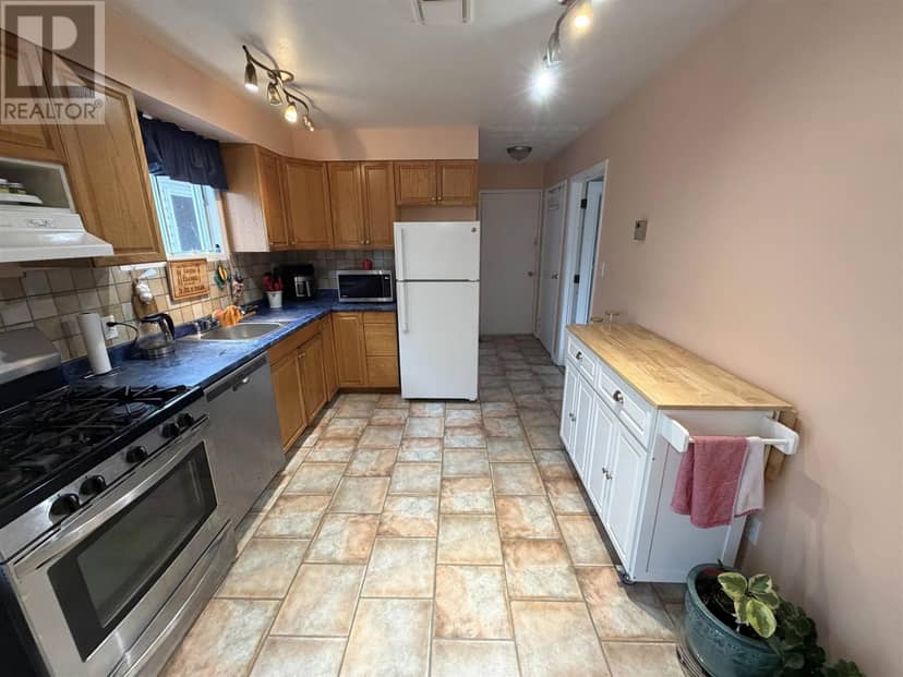 3 Stewart CRES — photo 6 of 26
