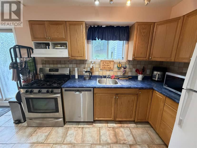3 Stewart CRES — photo 8 of 26