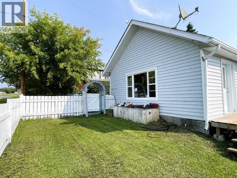 10713 111 Street, Fairview, photo 2