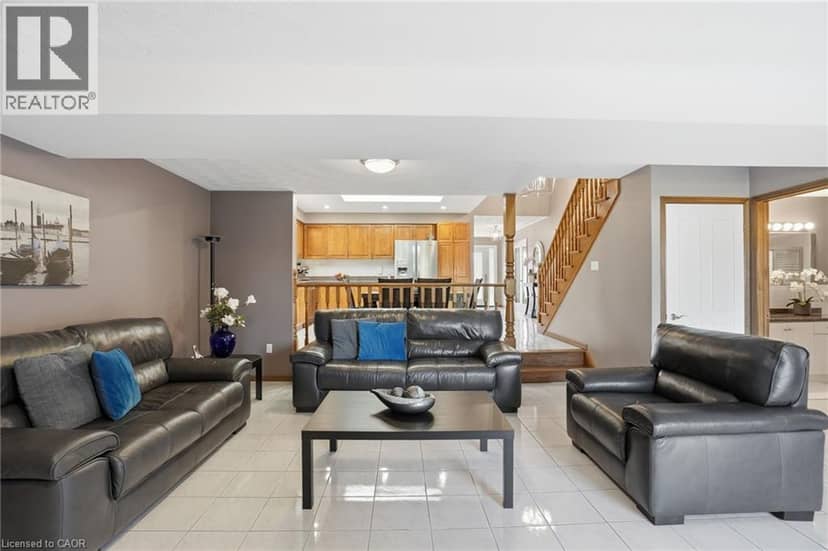 32 HIGHBURY Drive — photo 14 of 40