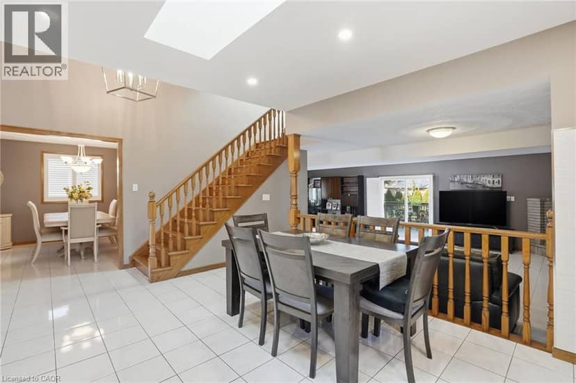 32 HIGHBURY Drive — photo 12 of 40