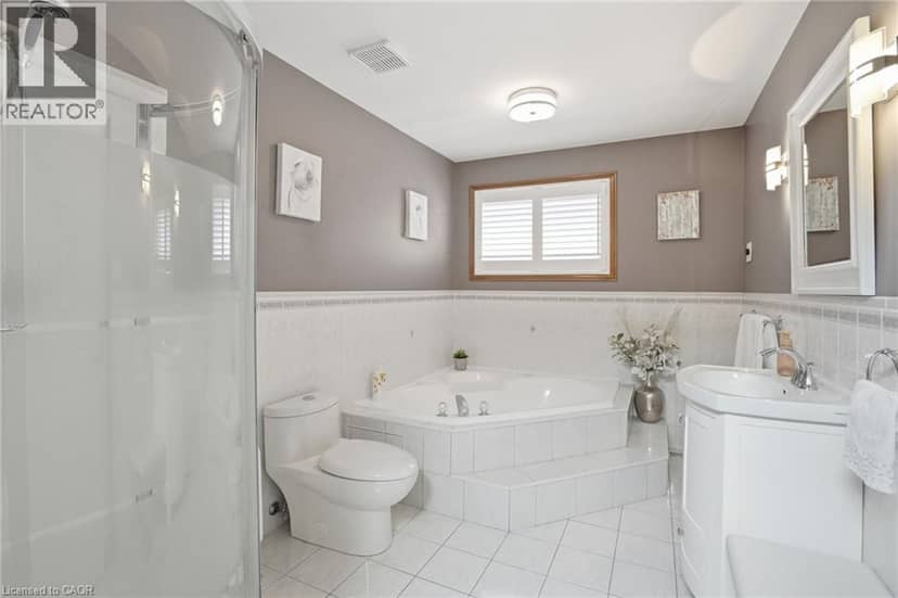32 HIGHBURY Drive — photo 26 of 40