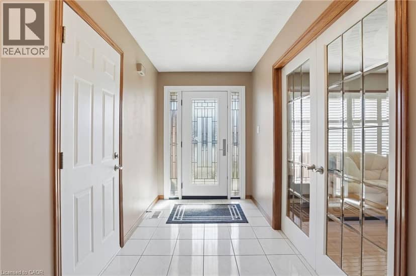 32 HIGHBURY Drive — photo 3 of 40