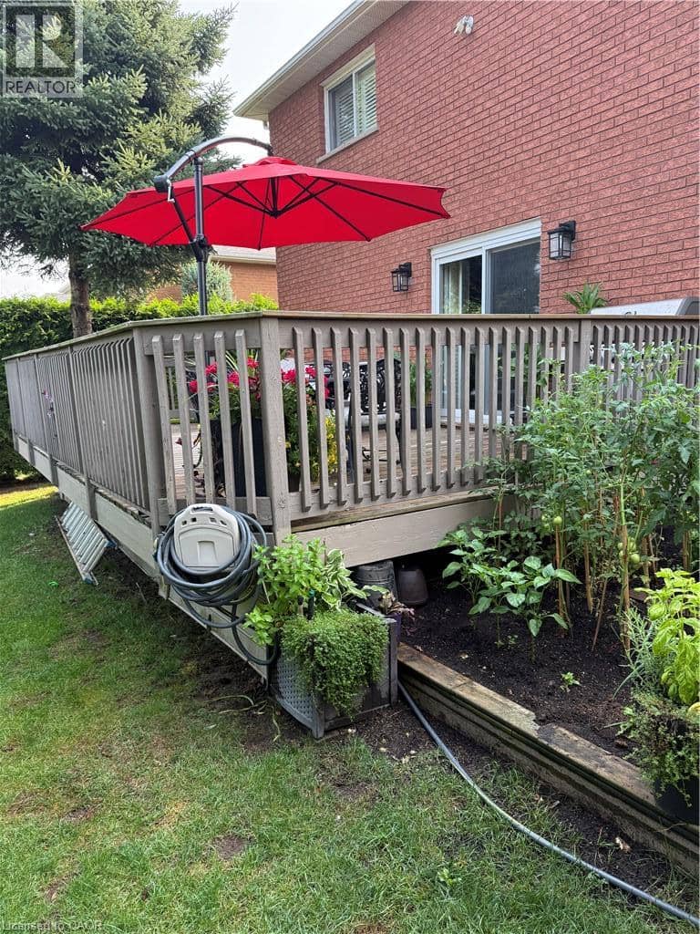 32 HIGHBURY Drive — photo 37 of 40