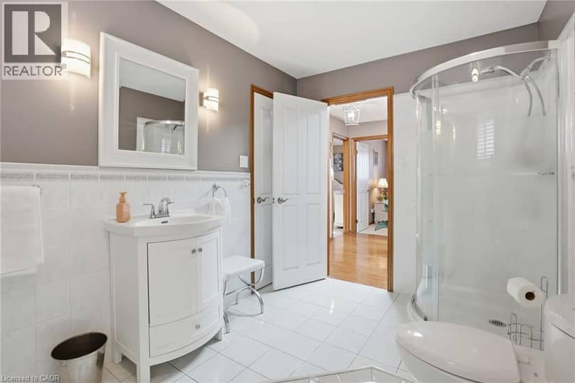 32 HIGHBURY Drive — photo 27 of 40