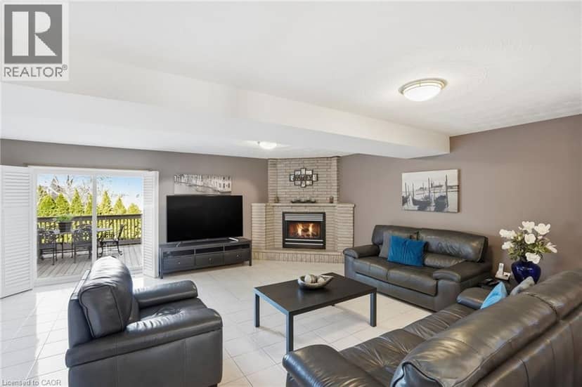 32 HIGHBURY Drive — photo 13 of 40