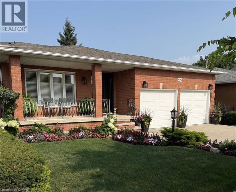 32 HIGHBURY Drive — photo 2 of 40
