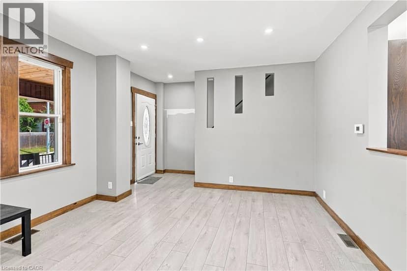 570 CANNON Street E — photo 11 of 40