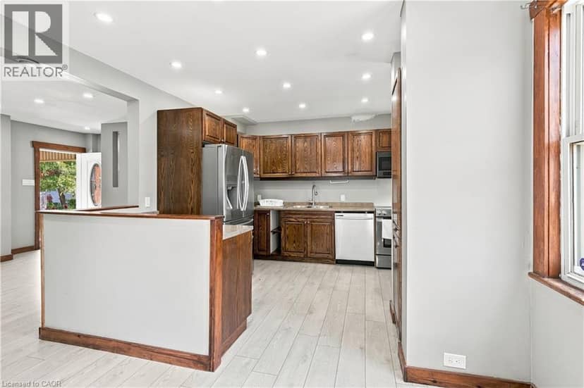 570 CANNON Street E — photo 14 of 40