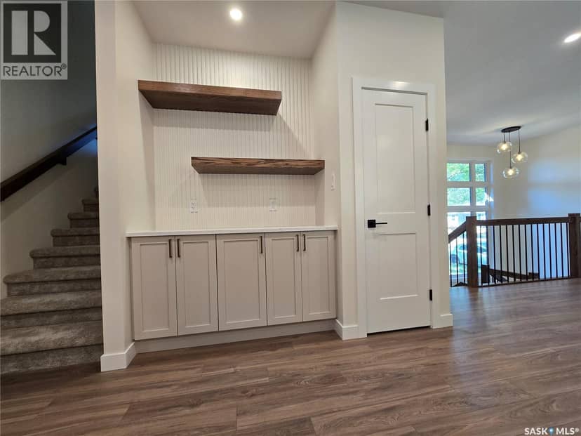3 Kenney Crescent — photo 10 of 40