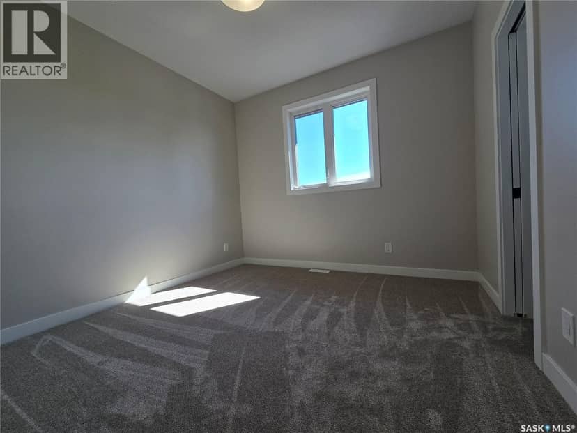 3 Kenney Crescent — photo 27 of 40