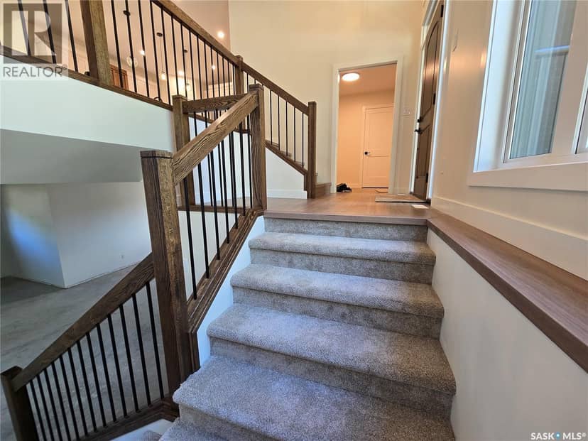 3 Kenney Crescent — photo 33 of 40