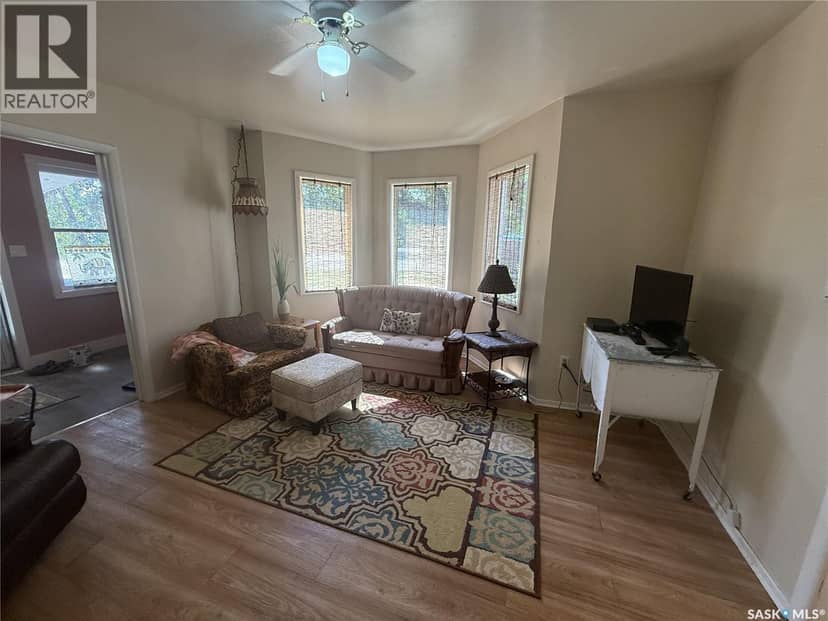 216 Spruce AVENUE N, Eastend, photo 4