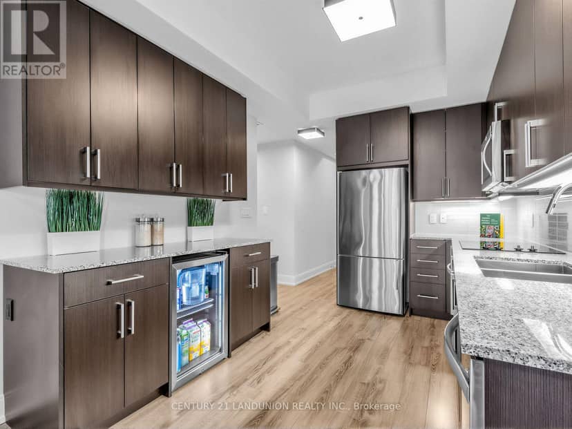 311B - 9600 Yonge Street — photo 7 of 34