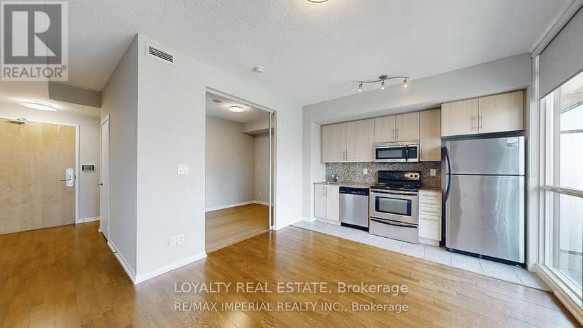 4907 - 65 Bremner Boulevard — photo 4 of 20