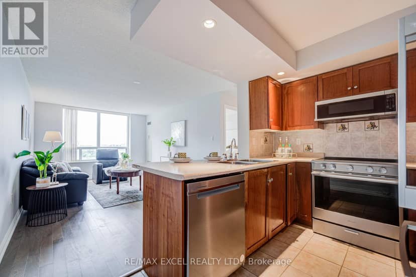 739 - 125 Omni Drive W — photo 1 of 40