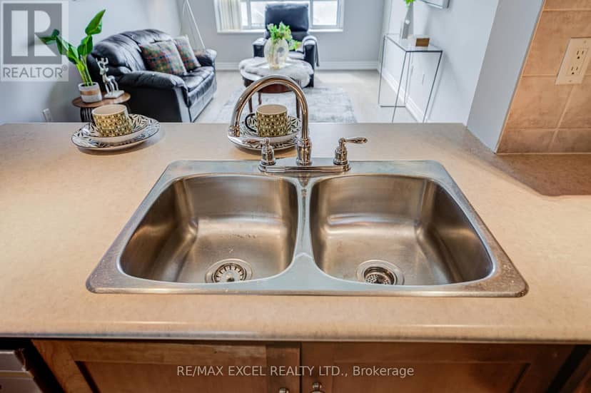 739 - 125 Omni Drive W — photo 12 of 40