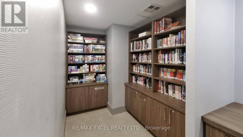 739 - 125 Omni Drive W — photo 32 of 40