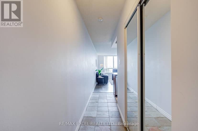 739 - 125 Omni Drive W — photo 7 of 40
